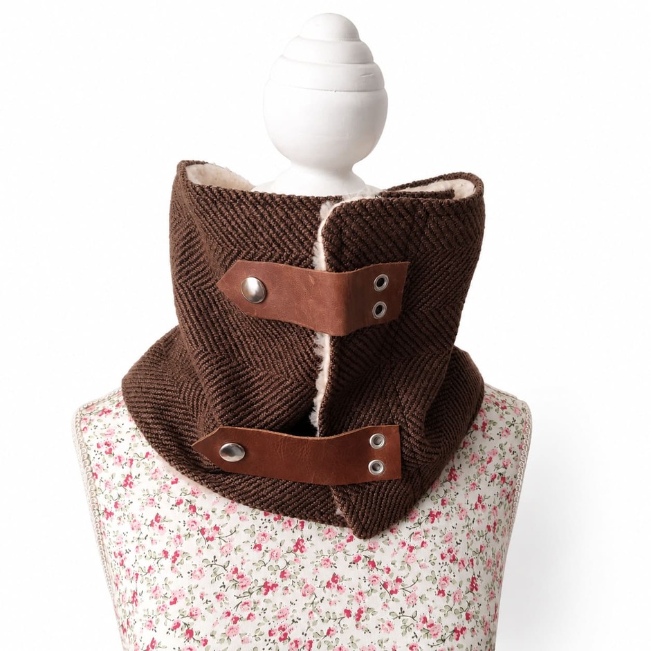 Cuello Con Correas